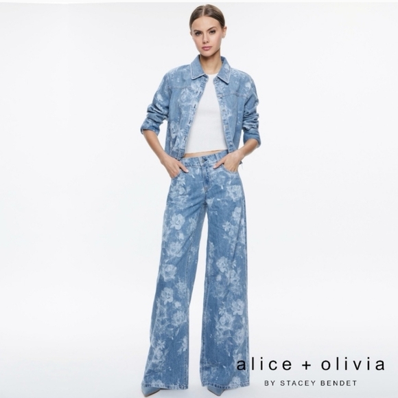 Alice + Olivia TRISH LOW RISE BAGGY JEAN In Lotus Floral Women's 31 Blue White. - Picture 3 of 13